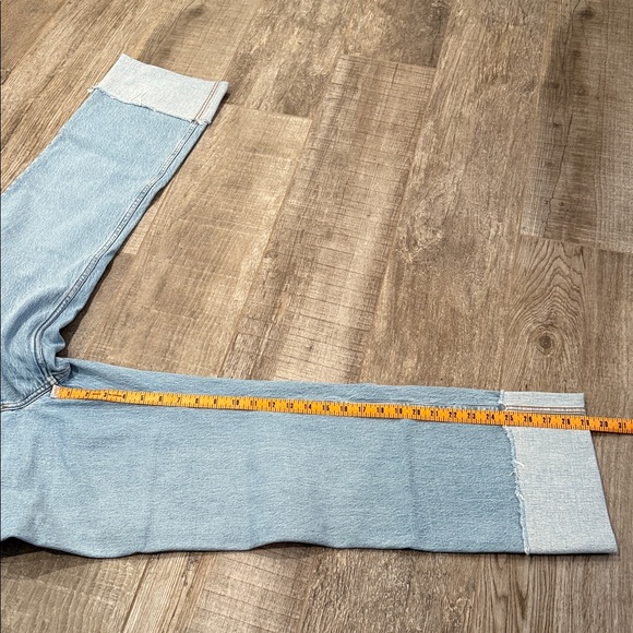 Abercrombie & Fitch The 90’s Relaxed High Rise  Light Blue Women's Jeans 27/4 - Picture 4 of 5